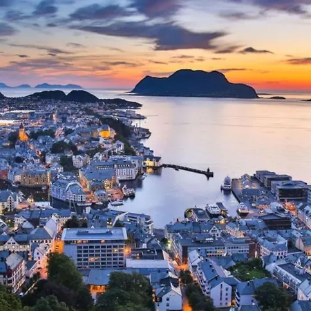 Apartment Box Alesund, Inc Wifi Free Car And Mc Parking *