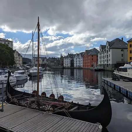 Box Alesund, Inc Wifi Free Car And Mc Parking Ålesund