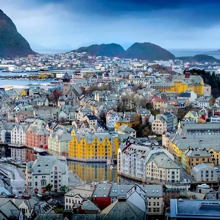 Apartment Box Alesund, Inc Wifi Free Car And Mc Parking