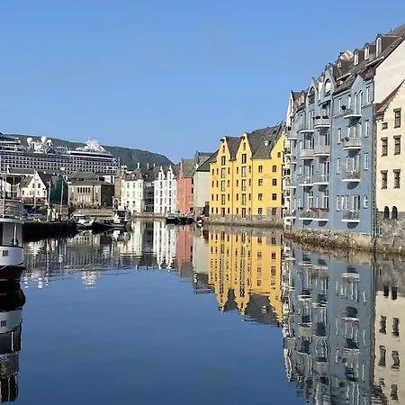 Apartment Box Alesund, Inc Wifi Free Car And Mc Parking Alesund