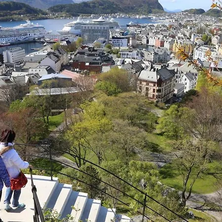 Apartment Box Alesund, Inc Wifi Free Car And Mc Parking *