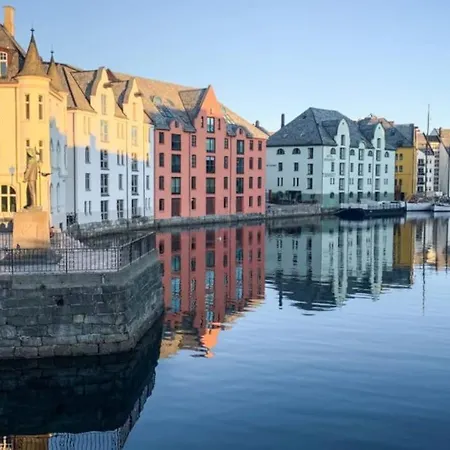 Box Alesund, Inc Wifi Free Car And Mc Parking