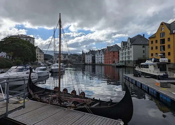 Box Alesund, Inc Wifi Free Car And Mc Parking Ålesund