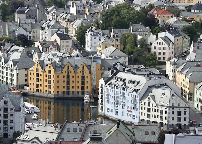 Box Alesund, Inc Wifi Free Car And Mc Parking * Ålesund