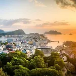 Box Alesund, Inc Wifi Free Car And Mc Parking * Ålesund