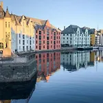 Box Alesund, Inc Wifi Free Car And Mc Parking