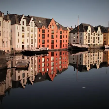 아파트 Box Alesund, Inc Wifi Free Car And Mc Parking 올레순