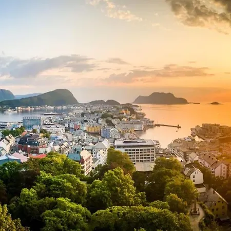 Box Alesund, Inc Wifi Free Car And Mc Parking * Ålesund