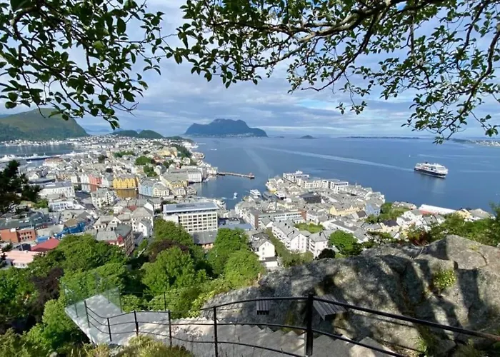 Box Alesund, Inc Wifi Free Car And Mc Parking 아파트 올레순